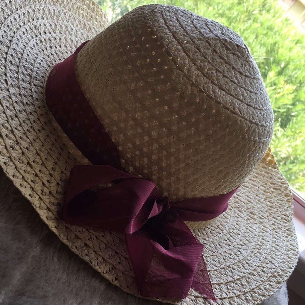Sun hat with a bow